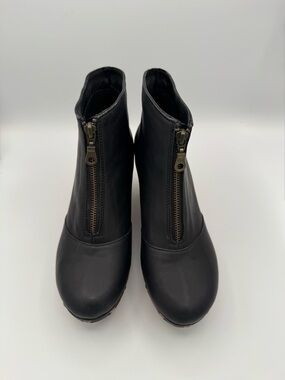 Five Worlds Women’s Black Front-Zip Studded Leather and Wood Ankle Boots